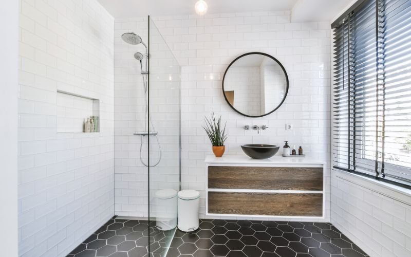 10 Small Bathroom Ideas to Maximize Your Space