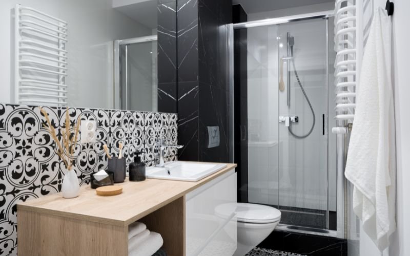 10 Small Bathroom Ideas to Maximize Your Space