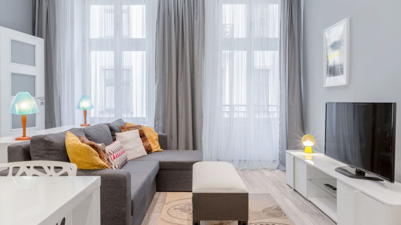 How to Make a Small Room Look Larger