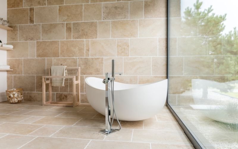 How to Maximize Space in a Small Bathroom