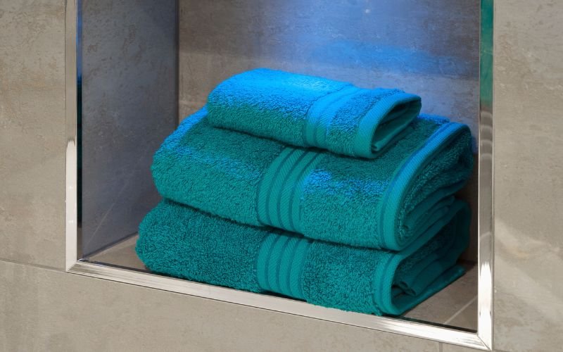 How to Maximize Space in a Small Bathroom