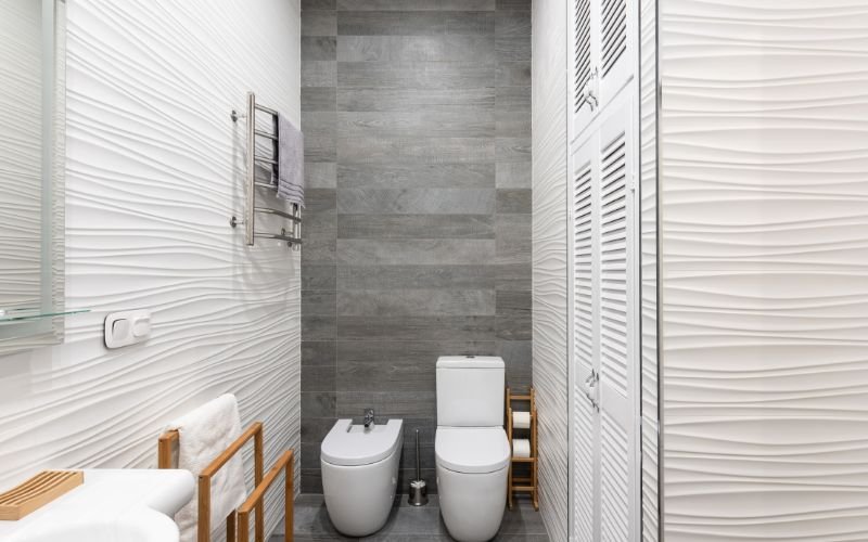 How to Maximize Space in a Small Bathroom