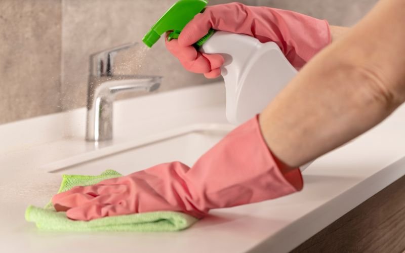 How to Maximize Space in a Small Bathroom