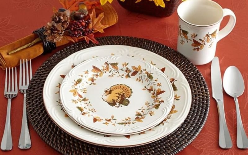 Decorate a Table for Thanksgiving Dinner