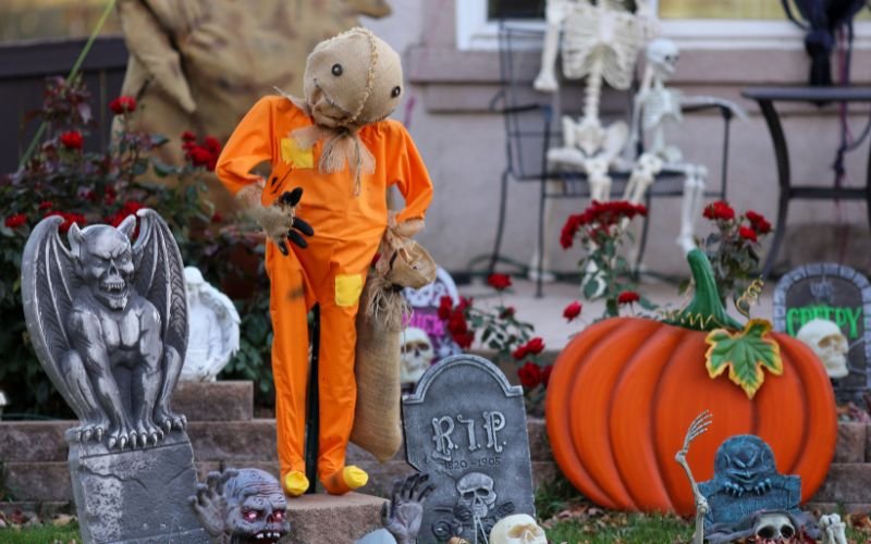 Top 2024 Halloween Decor Trends to Haunt Your Home